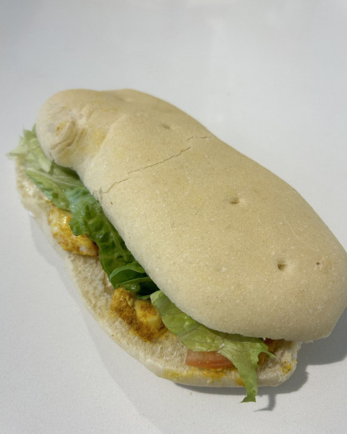 faluche  poulet curry  mayonnaise Crudités