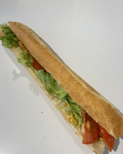 sandwich poulet curry  mayonnaise Crudités